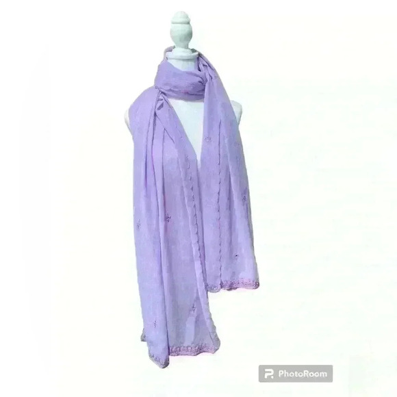 Traditional women’s dress with scarf - Picture 4 of 4